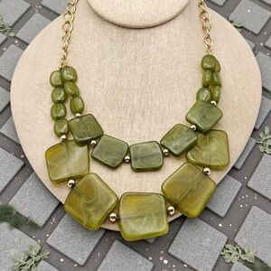 Stylish C1946 Mottled Green Double Layer Necklace Stylish Statement Piece